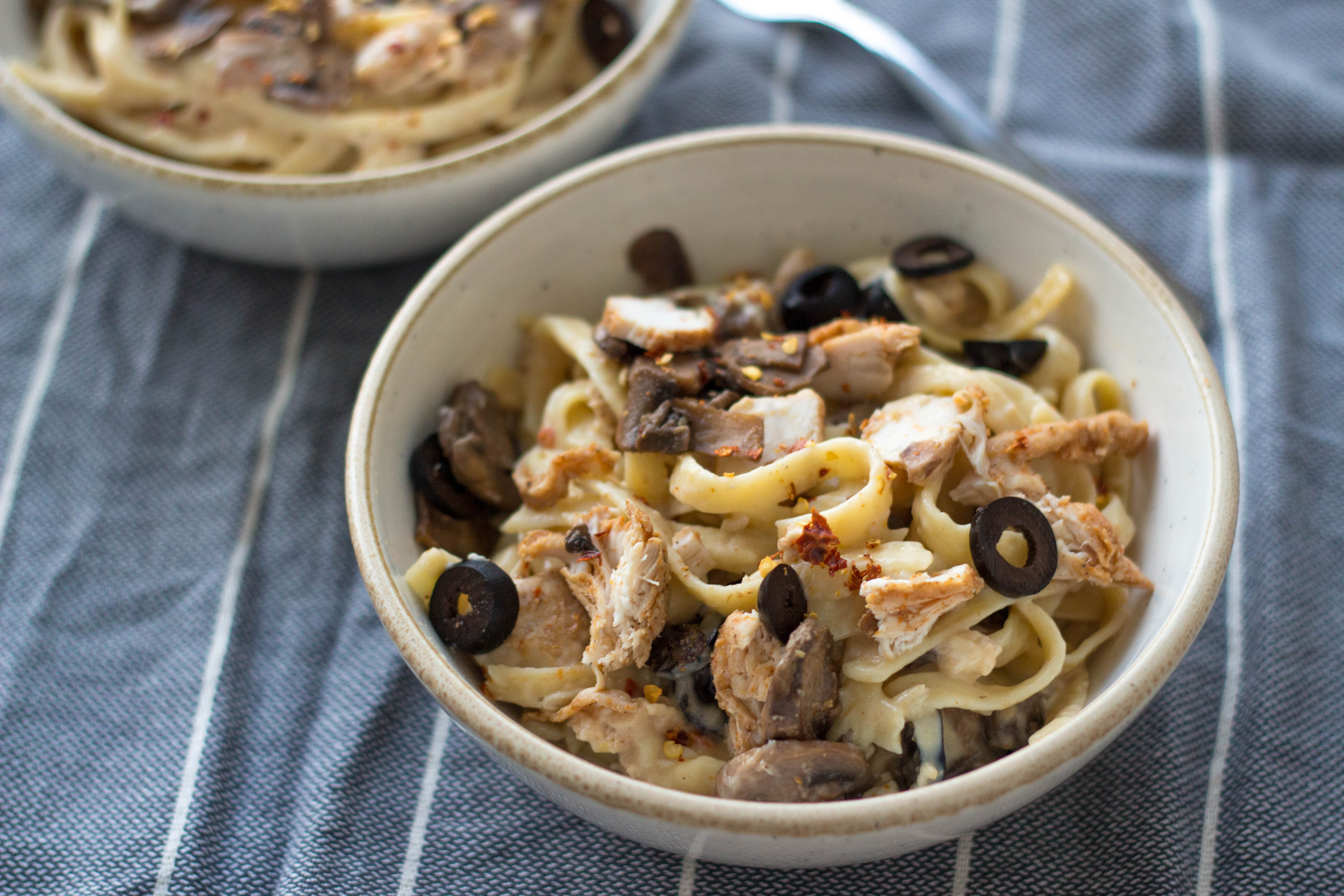 This white sauce pasta is all about indulgence. There’s buttery garlic mushrooms, spicy grilled chicken and a cheesy white sauce that brings everything together!