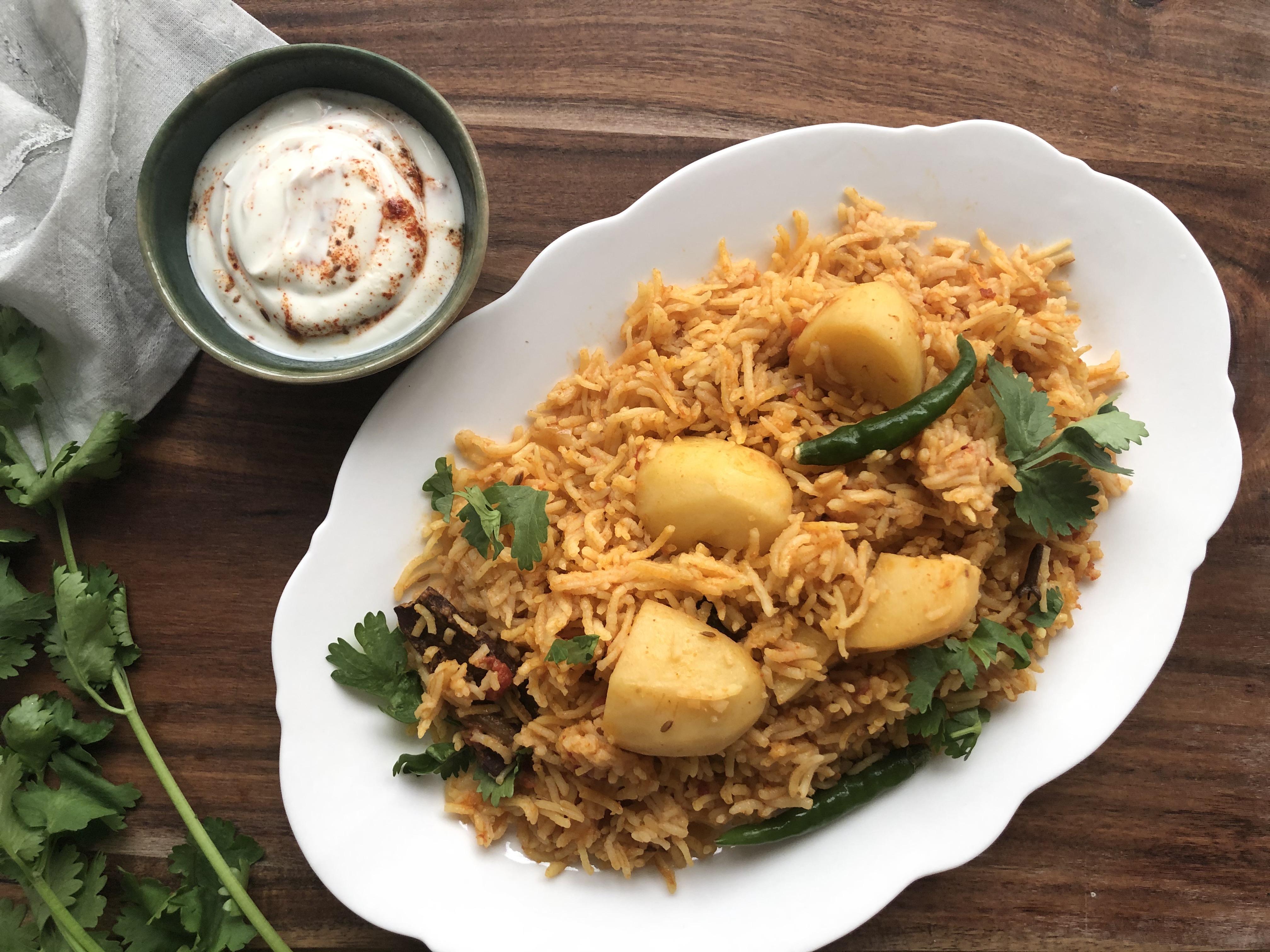 Similar to a pilaf, aloo ki tahari or spiced potato rice is a Pakistani / Indian vegetarian dish made with rice and potatoes. Other vegetables can be used but the most popular are potatoes. 