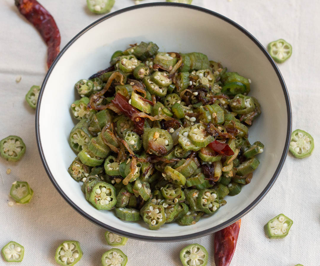 A simple Pakistani style bhindi ki sabzi made with sliced onions and spices finished off with lemon juice. Enjoy with garma garam chapatti.