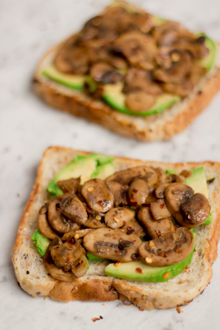 Fresh mushrooms sautéed in garlic, avocado slices and of course lemon juice and salt come together to make this delicious avocado mushroom toast. Enjoy for breakfast, brunch or even dinner.