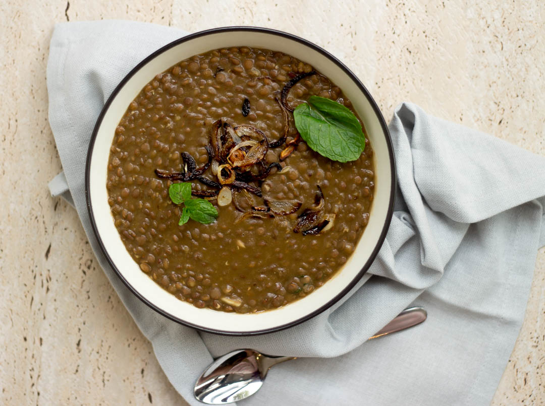 Kaali daal or khari masoor ki daal is a popular Pakistani lentil recipe made with black gram lentils. It can be served with chawal (rice) or roti.