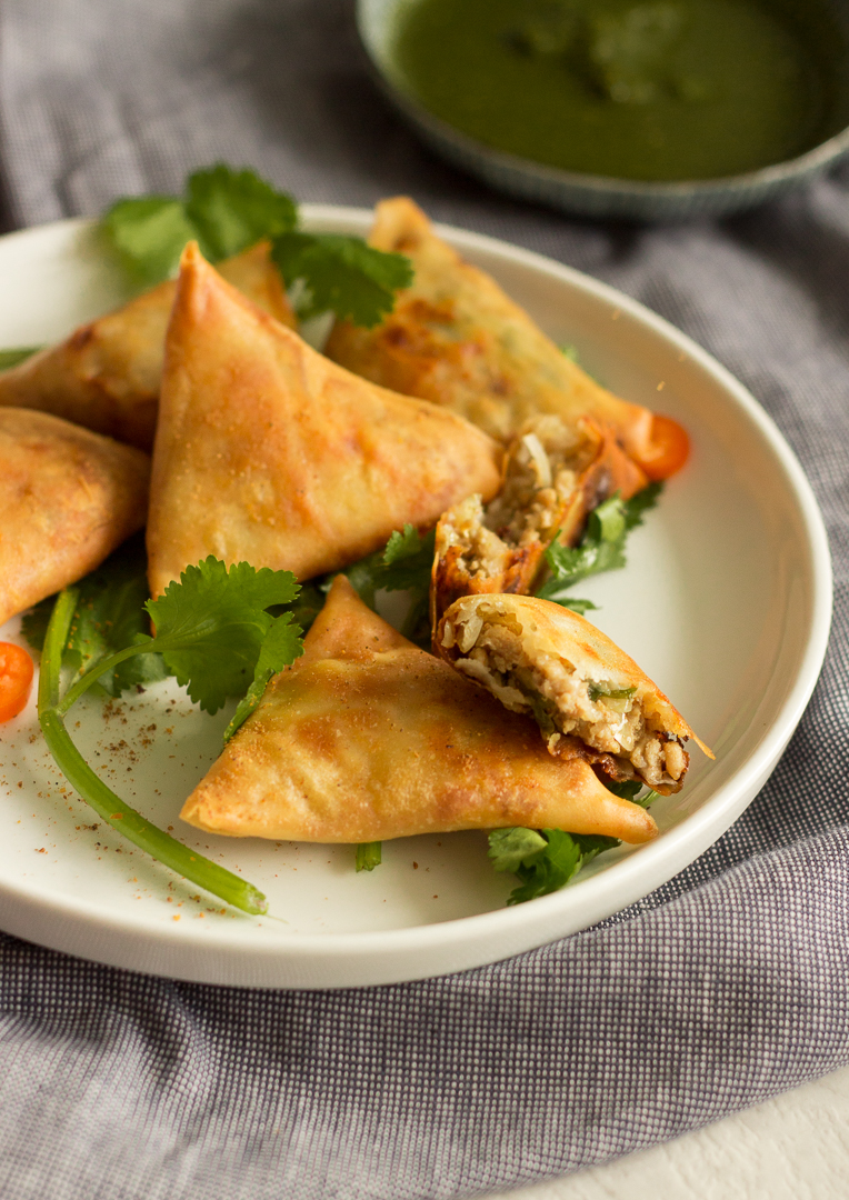 Keema samosa is a popular Pakistani snack with a filling of keema enclosed in a flour based pastry and deep fried. Enjoy it hot with mint chutney on the side.  