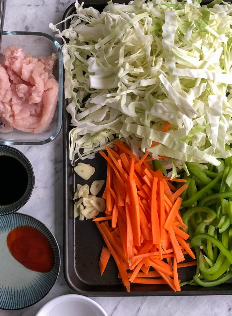 Packed with chicken, capsicum, carrots and cabbage these chicken and vegetable spring rolls are crispy, crunchy and absolutely delicious! Serve hot with ketchup or sweet chili sauce.