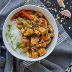 This sesame chilli chicken is full of flavour and an excellent weekday dinner option. It’s also great for meal prepping and can be prepared in advance to enjoy a fuss-free office lunch during the week.