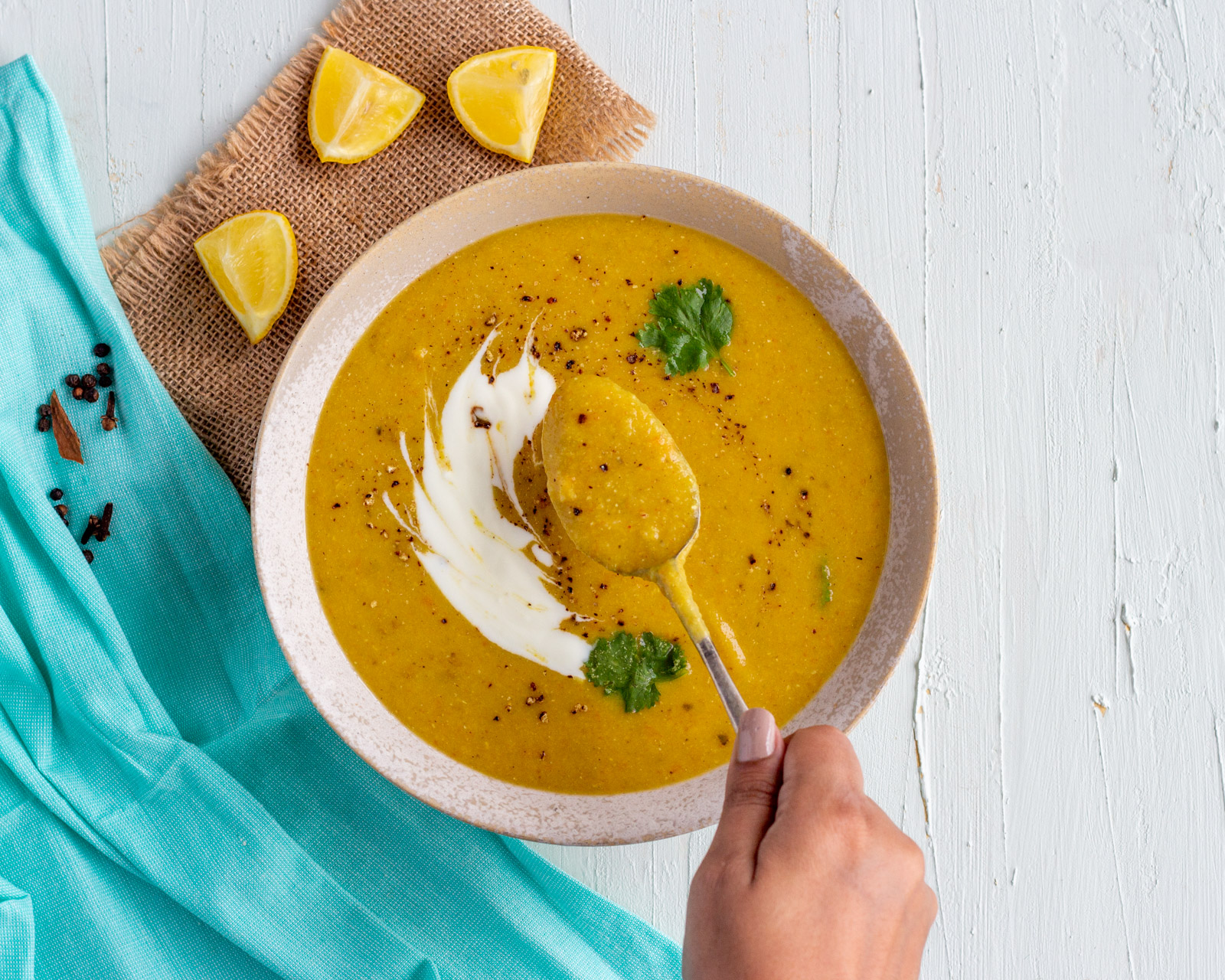 A bowl of vegetarian mulligatawny soup.